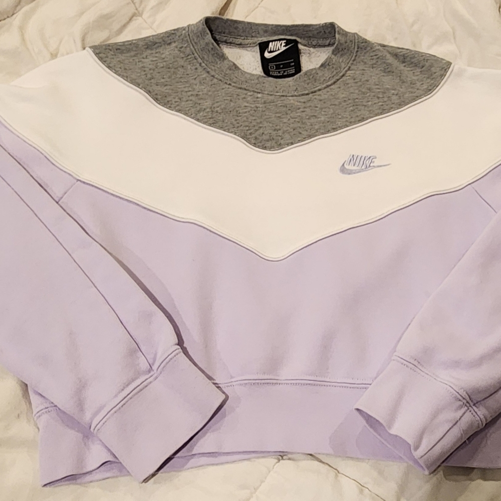 Nike Women's Crop Top Lavender and White Boxy Long Sleeve Pullover,  Size Small